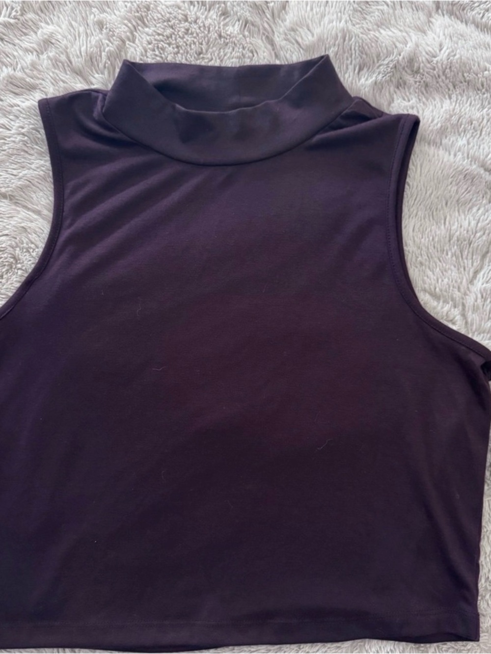 Two Ten Sixty Sherman cropped sleeveless turtlenecks - Picture 2 of 2